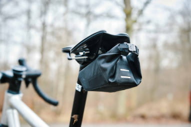 PINCLIP saddle bag S, 400ml - black