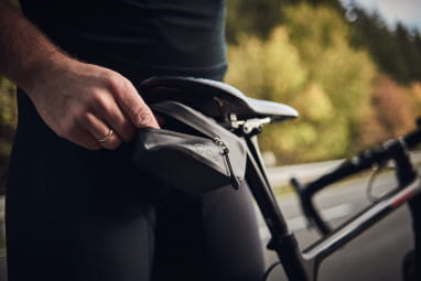 PUSH saddle bag 400 + saddle base - black