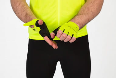 Xtract Mitt Glove - Neon Yellow