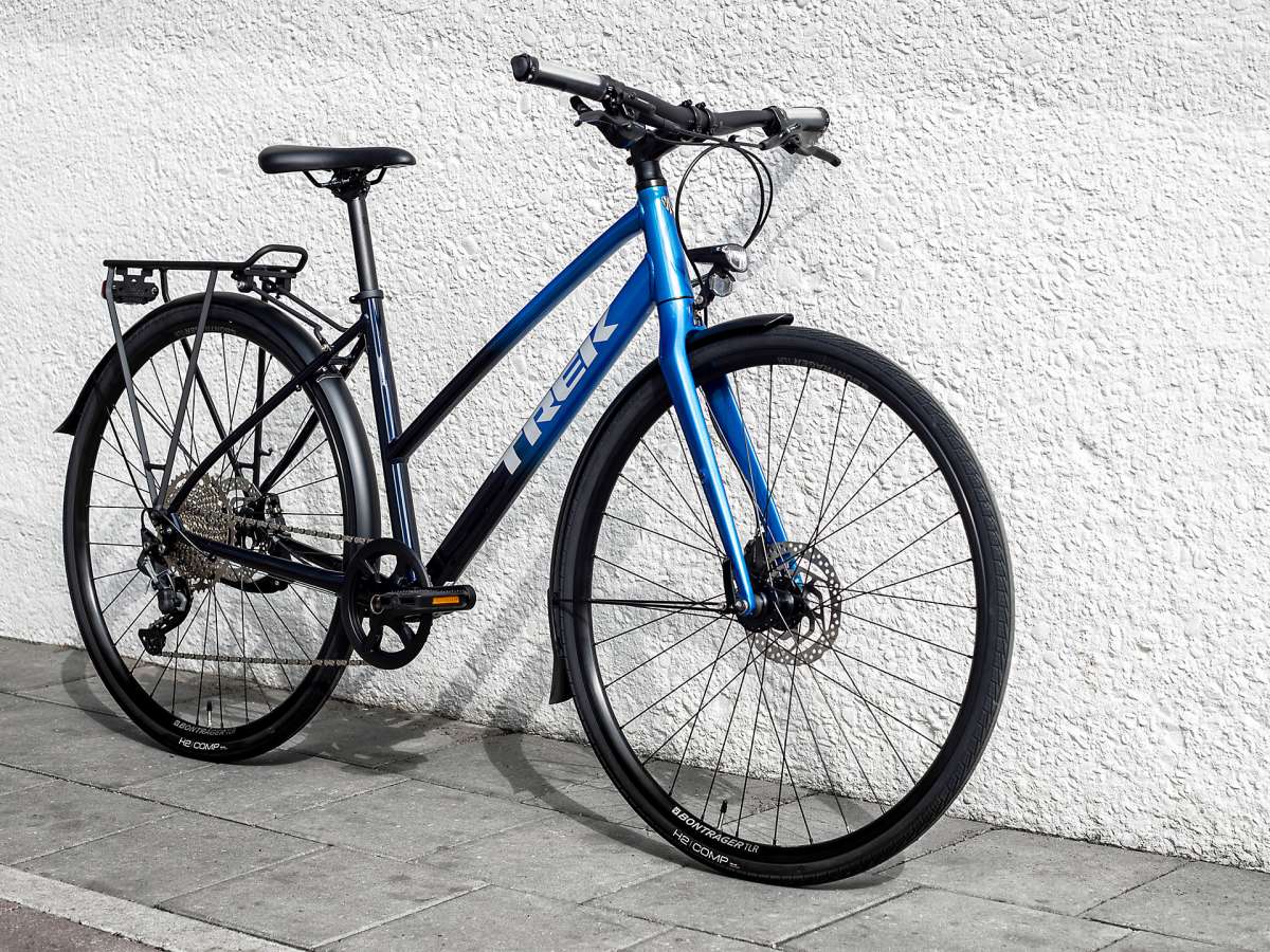 Trek FX 3 Disc Equipped Stagger Alpine Blue to Deep Dark Blue Fade Citybikes BMO Bike Mailorder