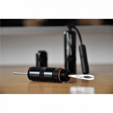PlugN'Blow DUO Tubeless repair tool with CO2 connector