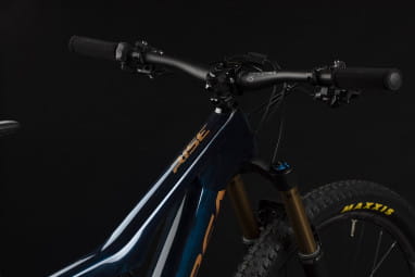 Rise M-LTD - 29 inch volledig elektrische fiets - carbon blauw/rood goud