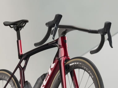 Madone SLR 8 AXS Gen 8 - Carbon Red Smoke