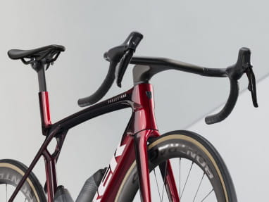 Madone SLR 7 Gen 8 - Carbono Rojo Humo